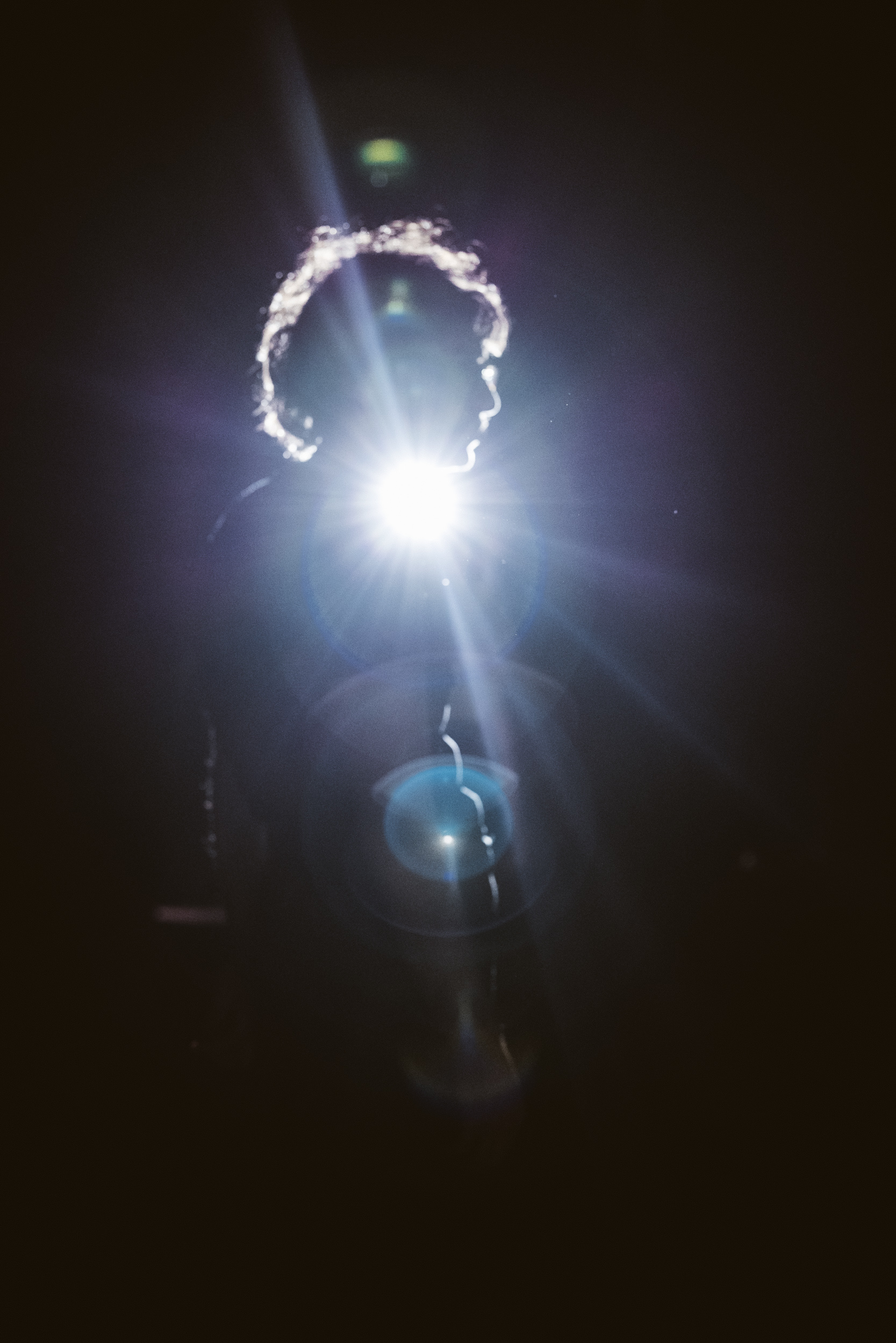 We Deserve Light Too, immagine 2